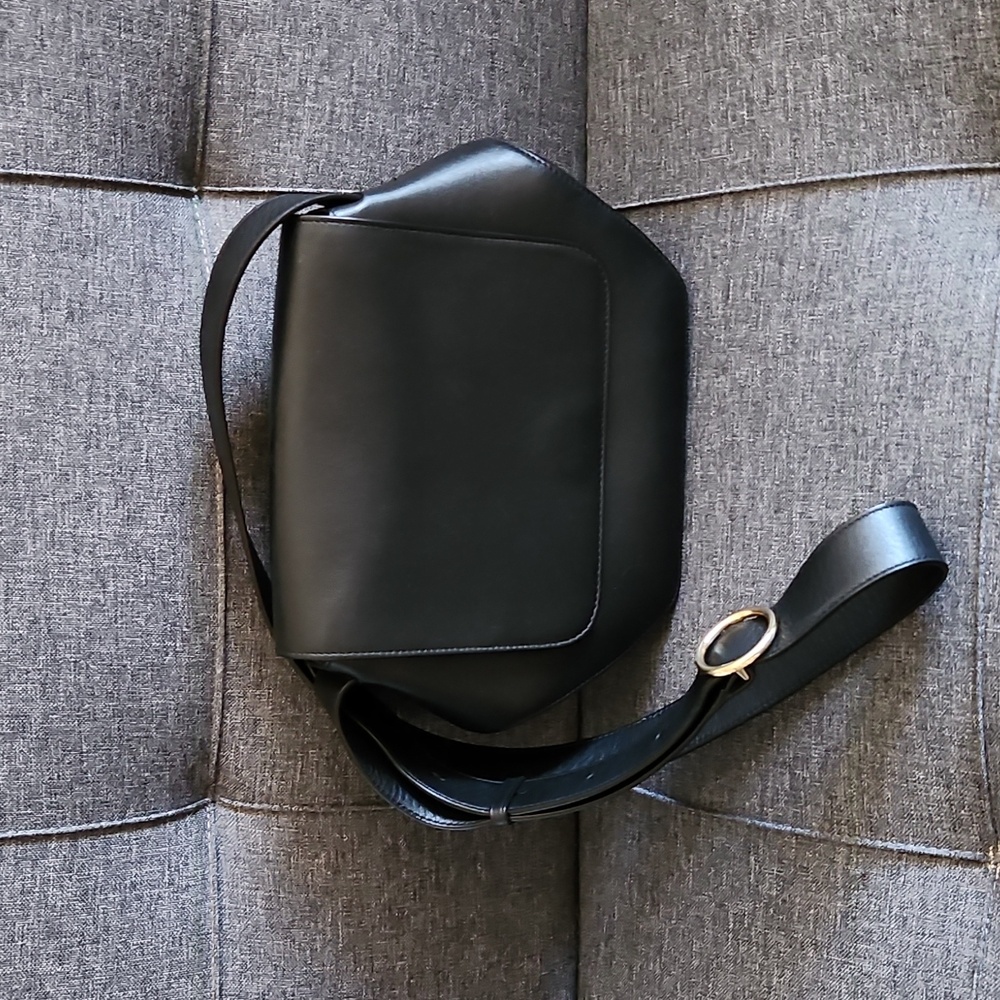 Cuyana Hexagon Crossbody